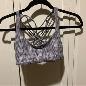 Lululemon free to be wild grey chevron size 6